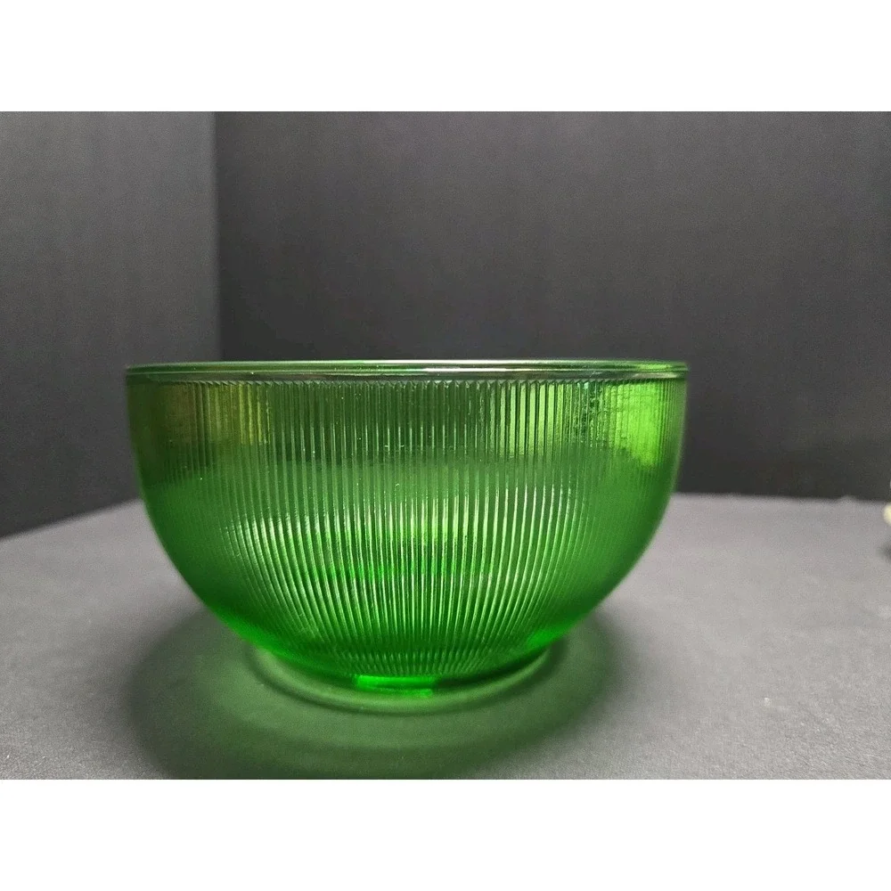 Vtg Emerald Green Ribbed Glass Bowl 5